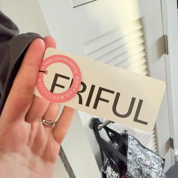 FLORAL ABSTRACT t shirt size L NWT - Picture 5 of 6